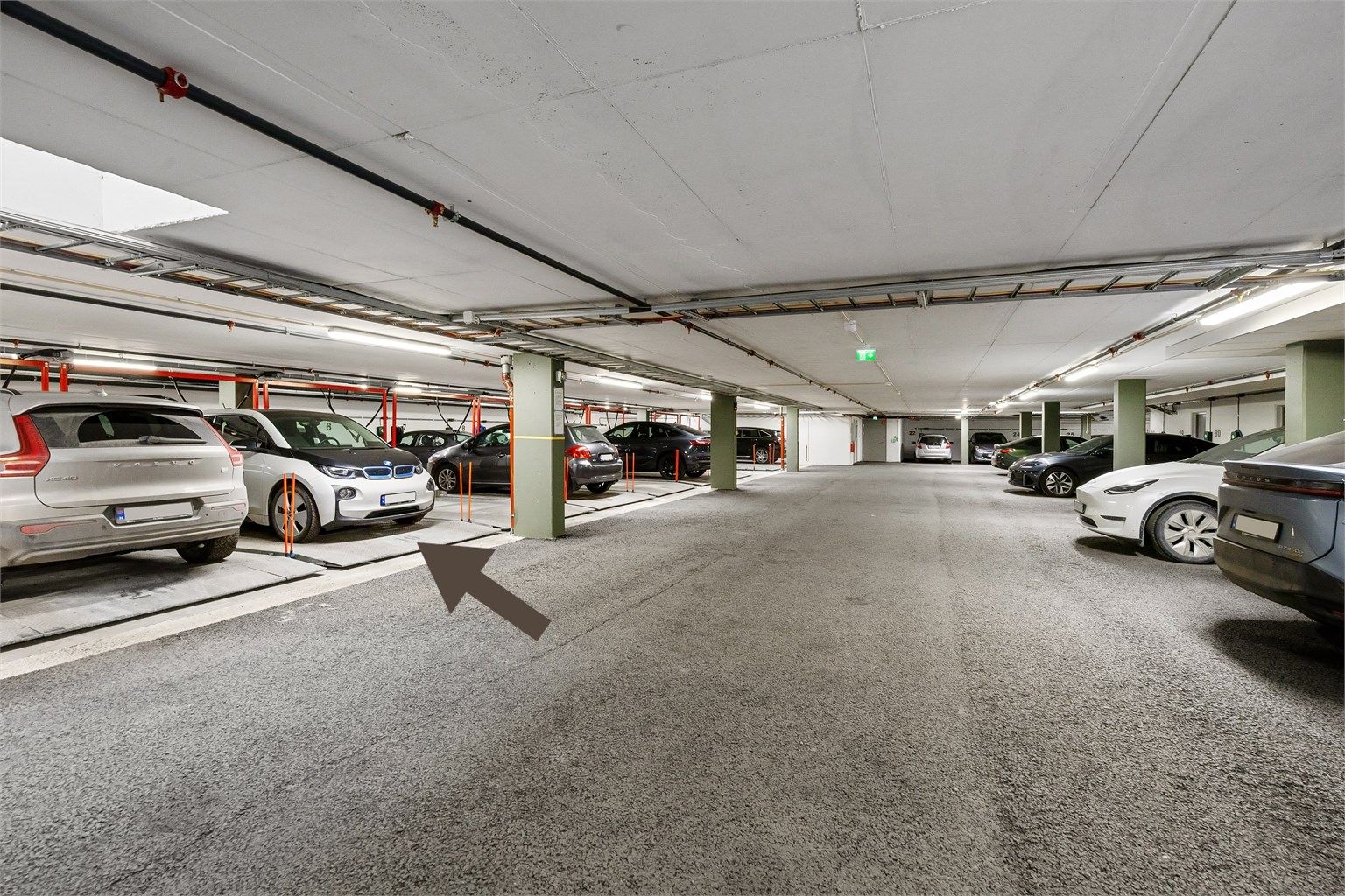 Det medfølger parkeringsplass (nr. 19) med lader til el-bil i felles garasjeanlegg.