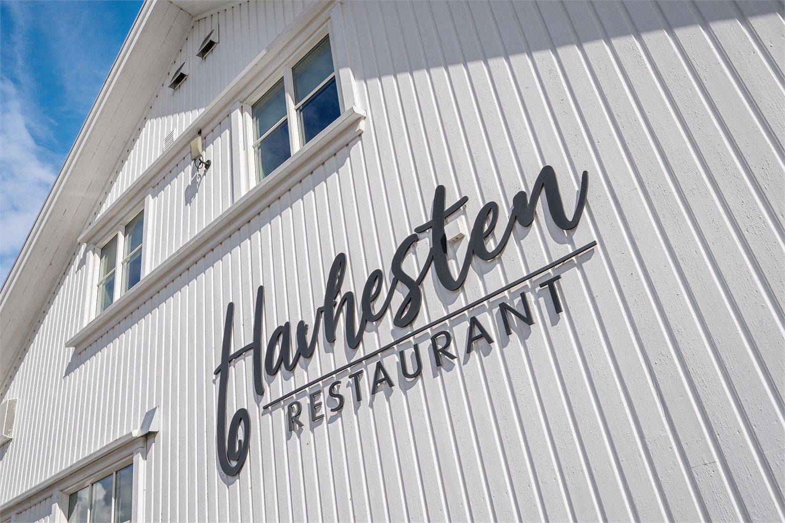 Området byr på flere anerkjente restauranter og spisesteder.