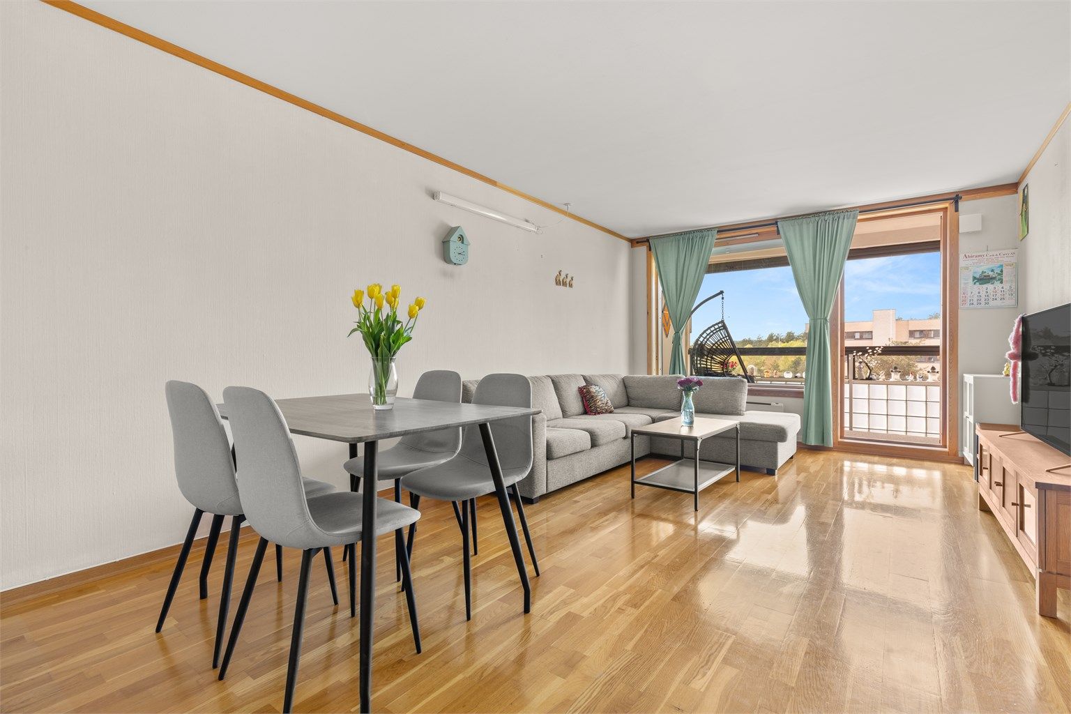 Krogsveen v/Simen Istre Grevskott har gleden av å presentere denne lyse og attraktive 4-roms andelsleiligheten. 