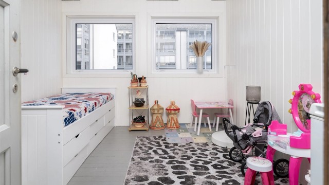 I tillegg til de to soverommene, finnes et disponibelt rom på loft som kan innredes etter behov.