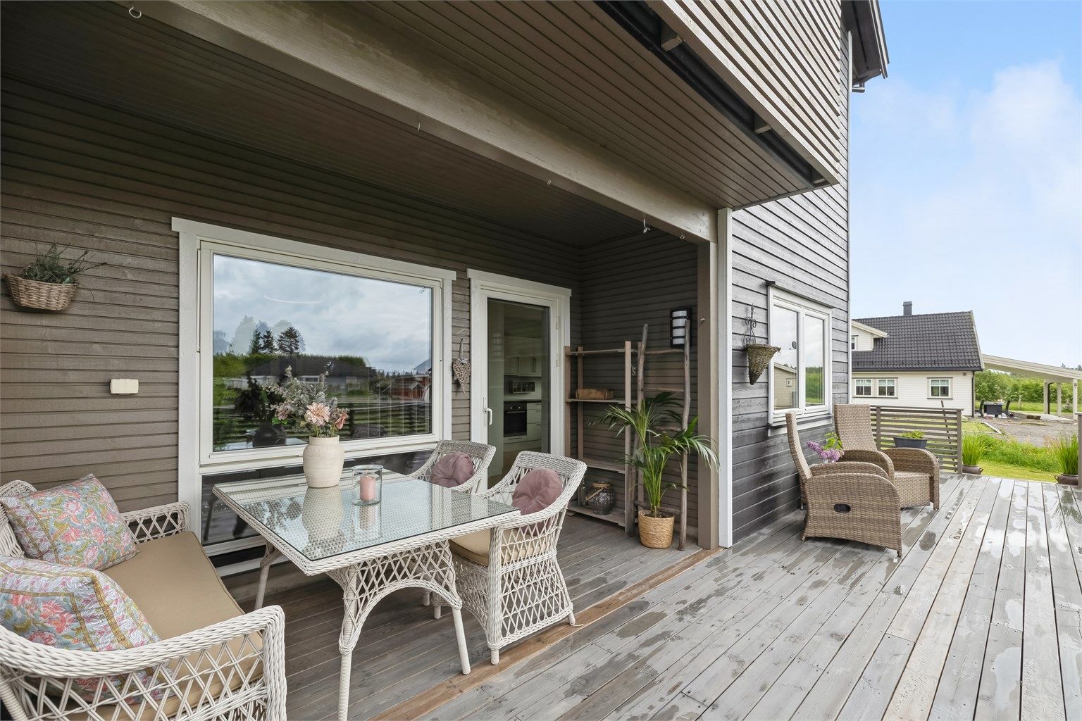 Krogsveen v/ Trude Stensby presenterer Myrsnipevegen 35 A - En innbydende og moderne 4-roms eierleilighet sentralt i Maura