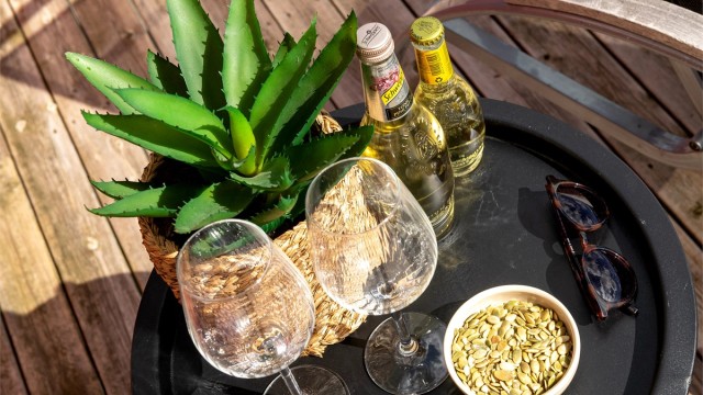 Nyt lange dager utendørs på de romslige terrassene.