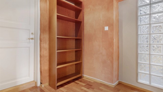 Soverommet disponerer en praktisk bod på 6 kvm (gulvareal) med gode oppbevaringsmuligheter.