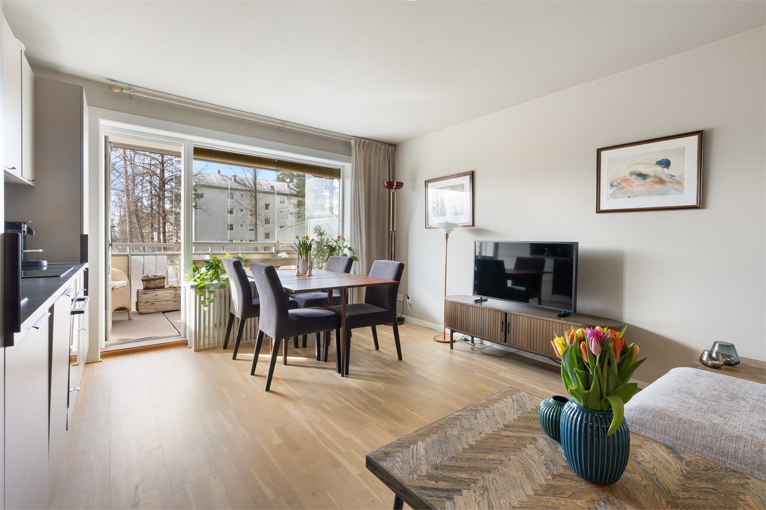 Hele leiligheten er oppusset de siste årene