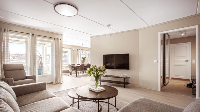 Jonas Ekse Hovland har gleden av å presentere en lys og luftig 3-roms selveierleilighet med en åpen og sosial planløsning.