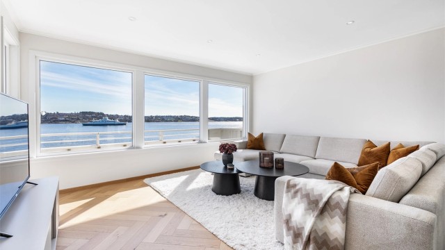 Gjennom det seneste året er det utført betydelig oppussing av overflater i øverste og midtre plan.