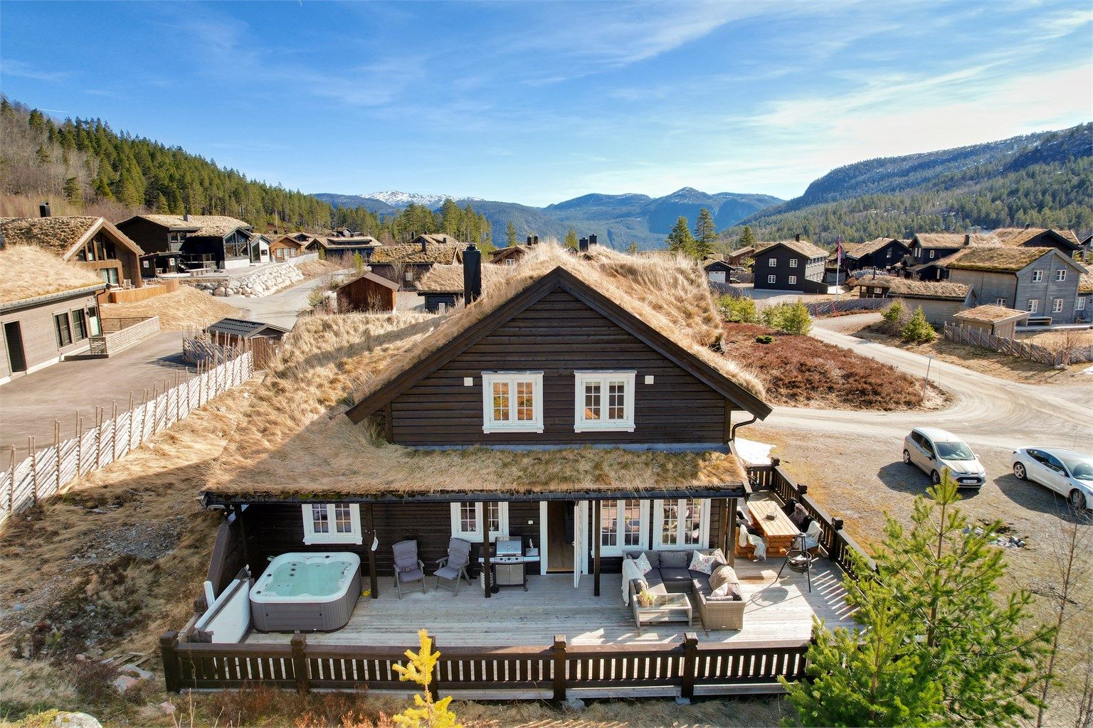 Løefjelslii 3 med solrik beliggenhet. Stor terrasse.