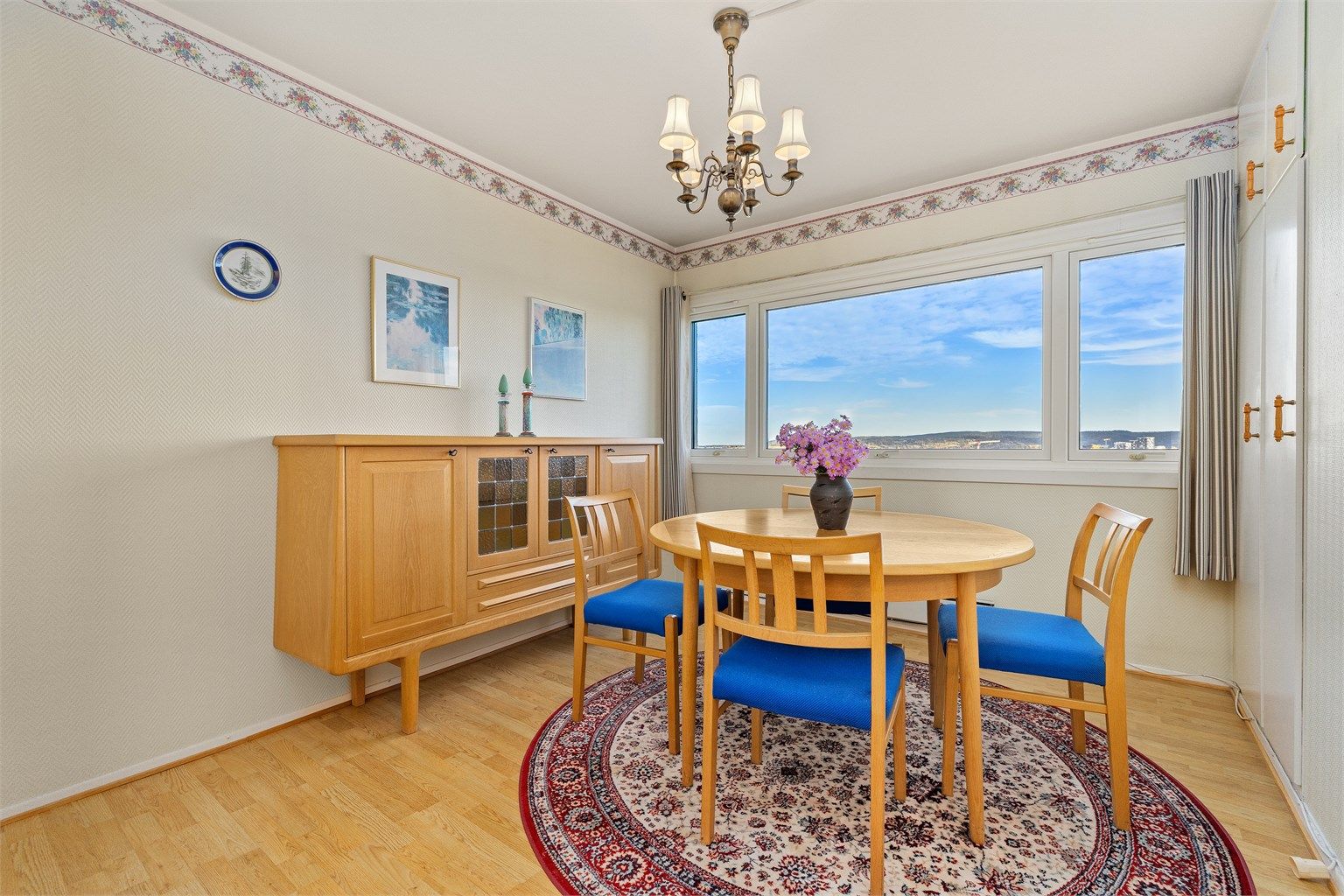 Soverom innredet som spisestue