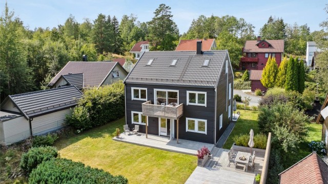 Velkommen til Skokleheia 30 - Presentert av Elisiff Wennersgaard v/Krogsveen Nesodden