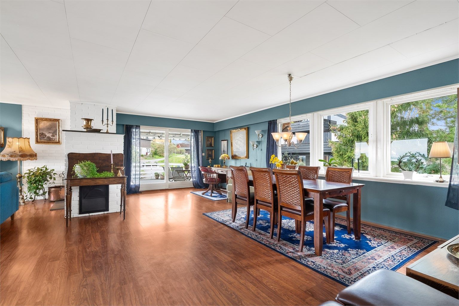 Fra stuen er det direkte adkomst til terrasse