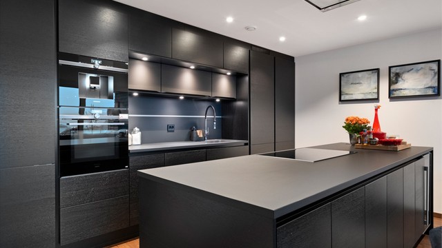 Praktisk kjøkkenøy mot stue