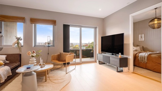 - Leiligheten har god standard og optimal planløsning med to soverom, åpen stue/kjøkken, romslig bad og separat vaskerom -