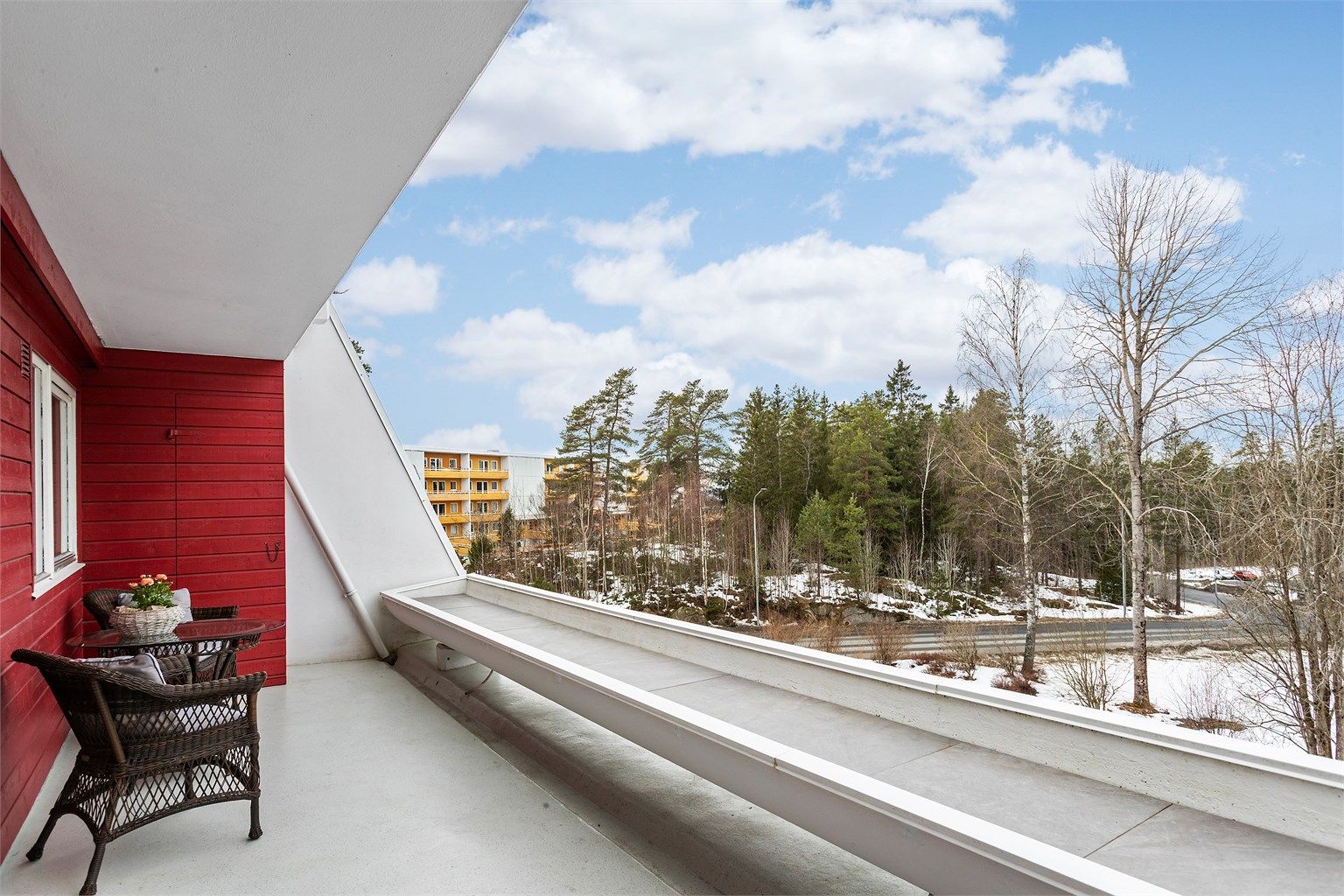 På balkongen er det en utvendig bod på ca. 1 kvm.