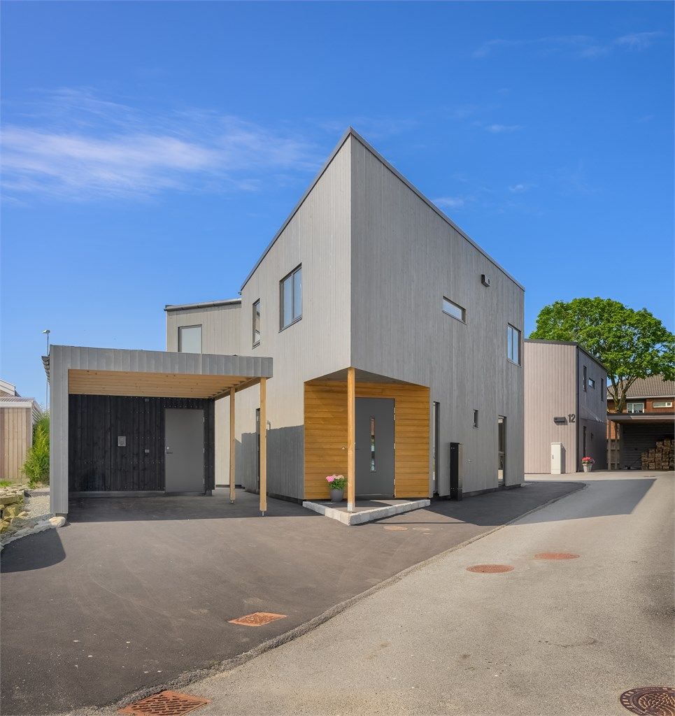 Kristoffer Mohn Kverneland i eiendomsmegler Krogsveen Presenterer Fredheimsvegen 8!