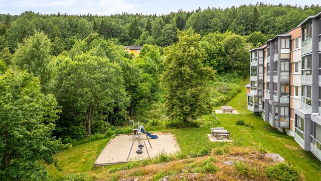 Hyggelig lekeplass på borettslagets fellesareal.
