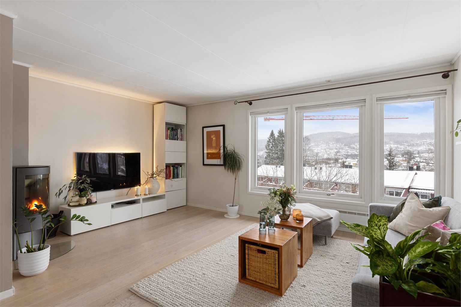 Boligen har en praktisk og gjennomtenkt planløsning med forskjellige avdelinger i hver etasje. Foto: Petter Tanum/ Tanumfoto