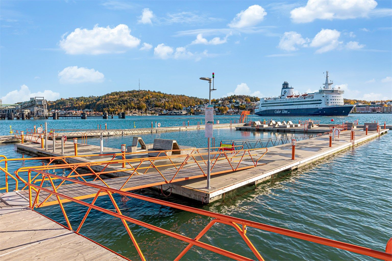 I tillegg til badeplass på brygga finner du også populære Strømbadet i nærheten.