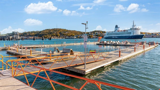 I tillegg til badeplass på brygga finner du også populære Strømbadet i nærheten.