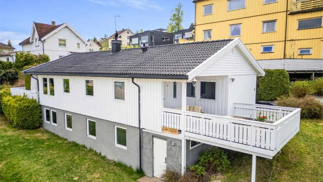 Pen og romslig enebolig med 2 etasjer