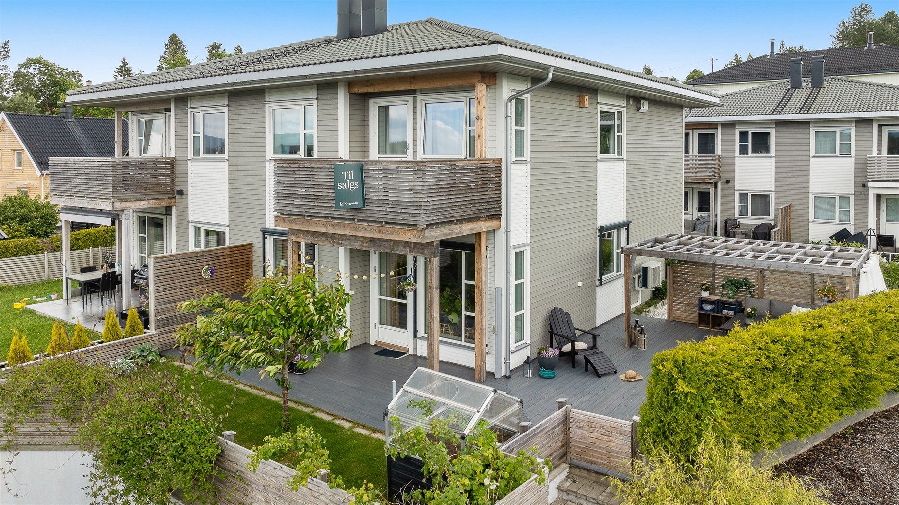 Statsrådvegen 25 B - En flott halvpart tomannsbolig med usjenerte uteområder. Foto: Flytende Film AS (Thor Øyvind Borgersen)