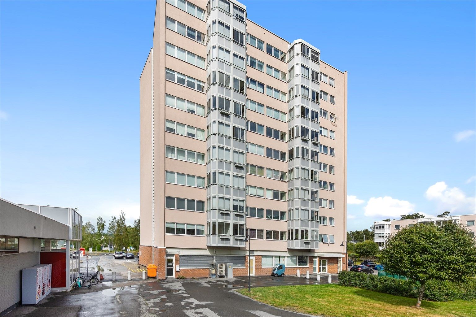 Høyblokk med sentral beliggenhet på Løvenstad.