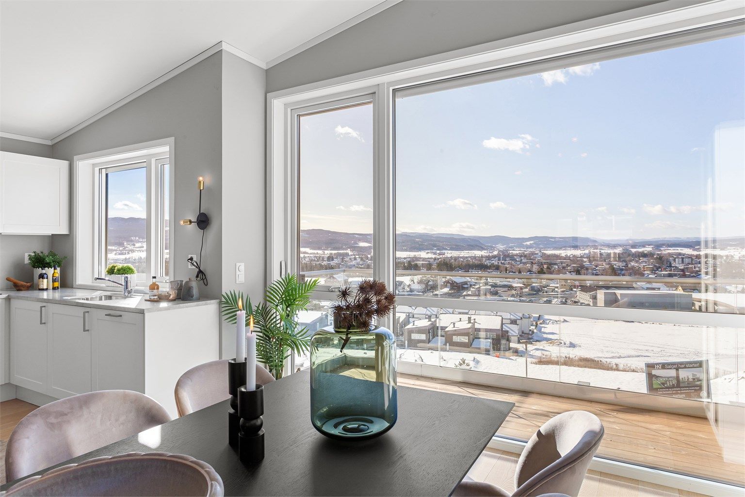Flott og vistrakt utsikt fra stuen
