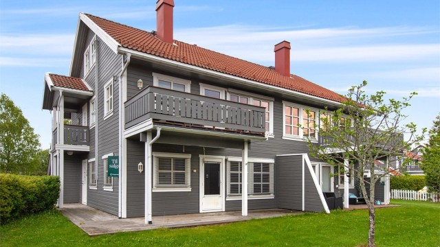 Velkommen til Vestre Solhellinga 2 A - En lys og praktisk 3-roms eierleilighet i 1. etasje. Foto: XXXX ( XX)