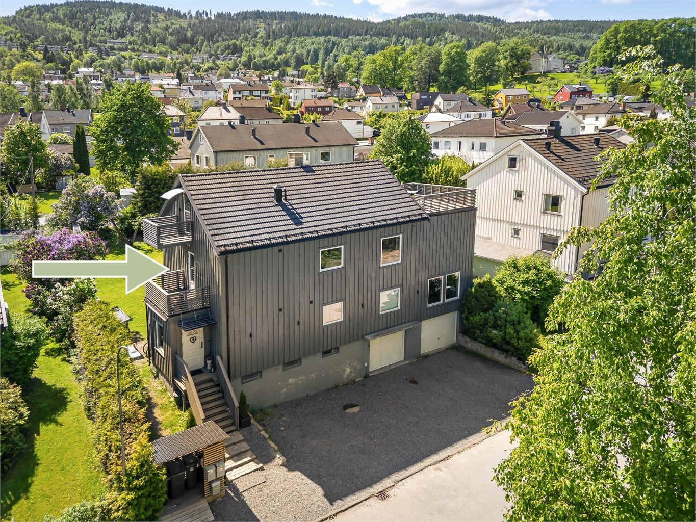 Nærhet til stor og flott opparbeidet park med bl.a. andedam, treningspark, lekeplass og discgolfbane.