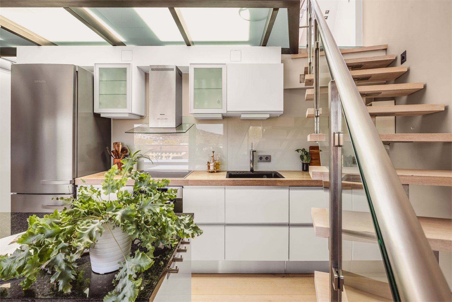 Lekker toppleilighet med designpreg og unike lysforhold