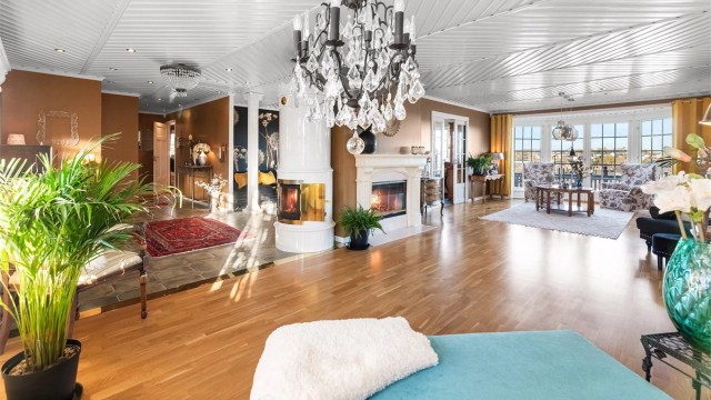 Her kan du flytte rett inn i en bolig der alle innvendig rom/tak ble malt i 2021 samtidig som hele fasaden/vinduer ble malt samme år