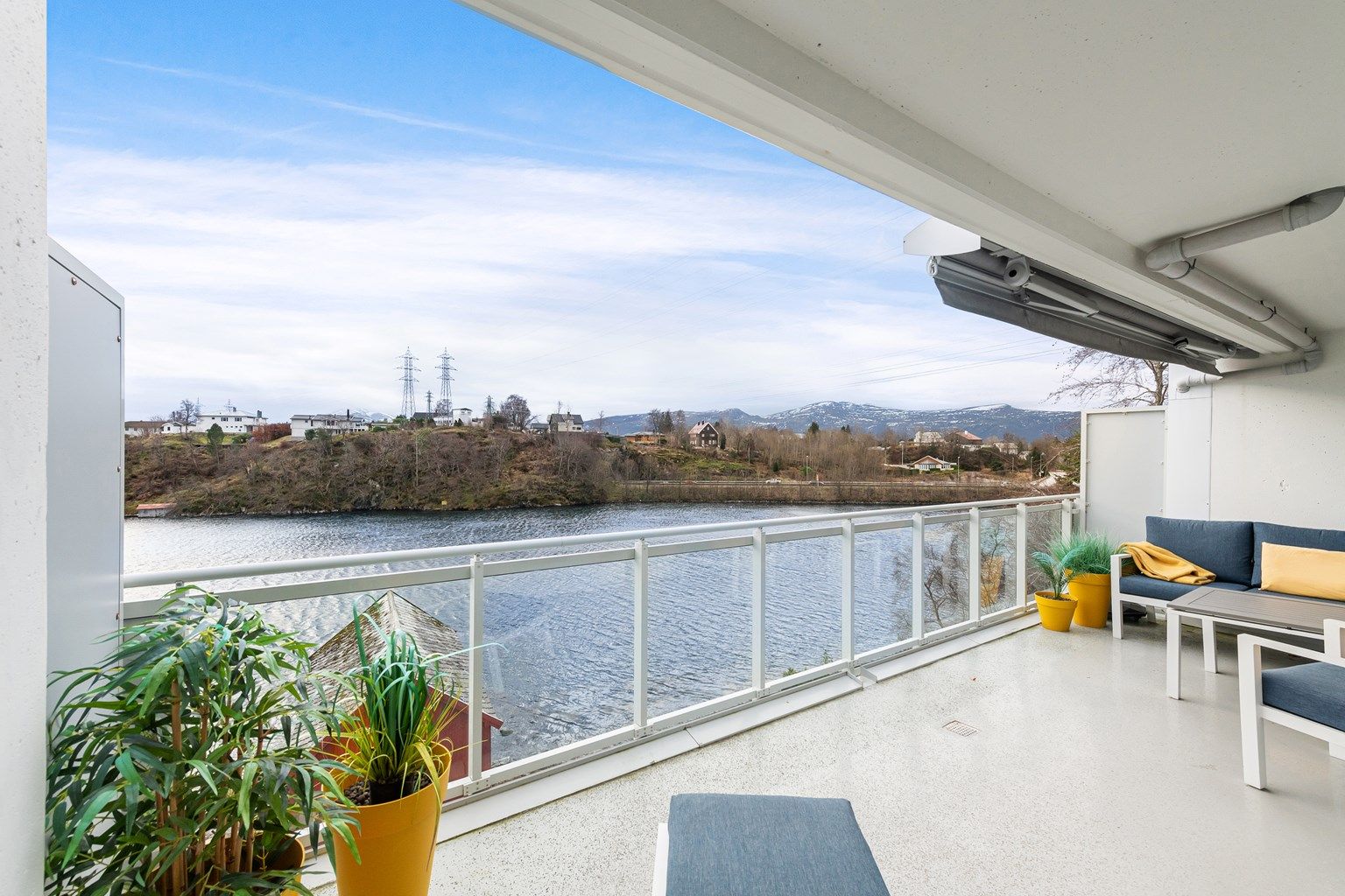 Velkommen til Fredsbergvegen 47 presentert av Krogsveen v/Eiendomsmegler/Partner Marit Stuen Aursnes 