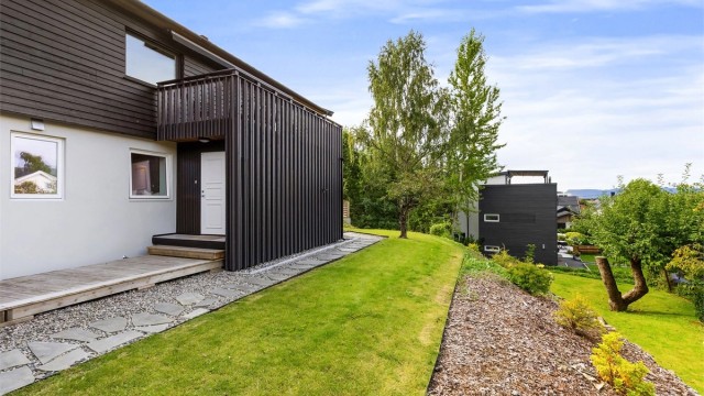 Eiendommen ligger i et etablert og barnevennlig boligområde.