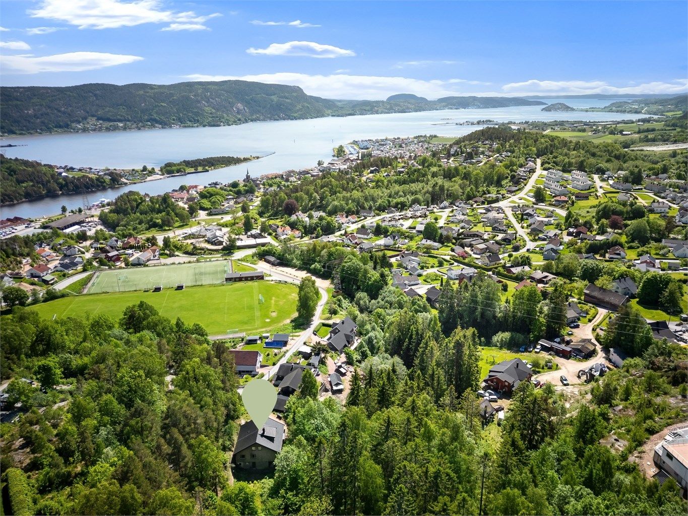 Høy og fri beliggenhet, som gir en flott utsikt over Svelvik og fjorden.
Foto: Ole Thoresen