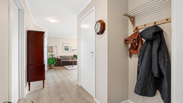 Gang/entré med plass til å henge fra seg ytterklær.