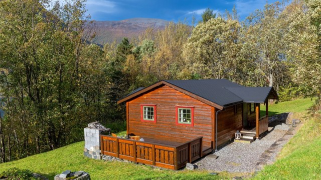 Velkommen til Bakkane 42, presentert av Eiendomsmegler Christian Nogva Aarseth