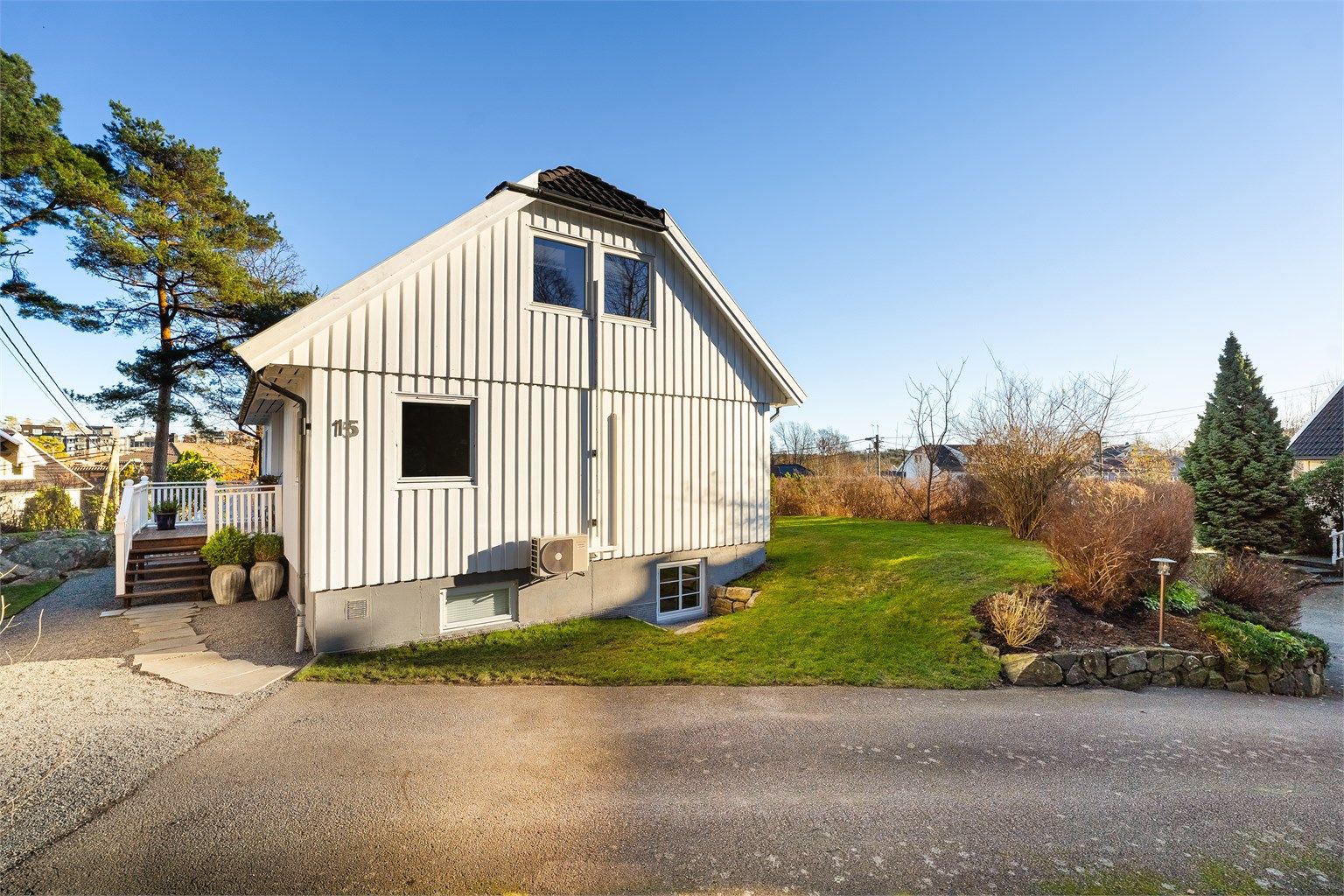 Dette er en bolig for deg som ønsker god boltreplass til både store og små - velkommen til visning! 