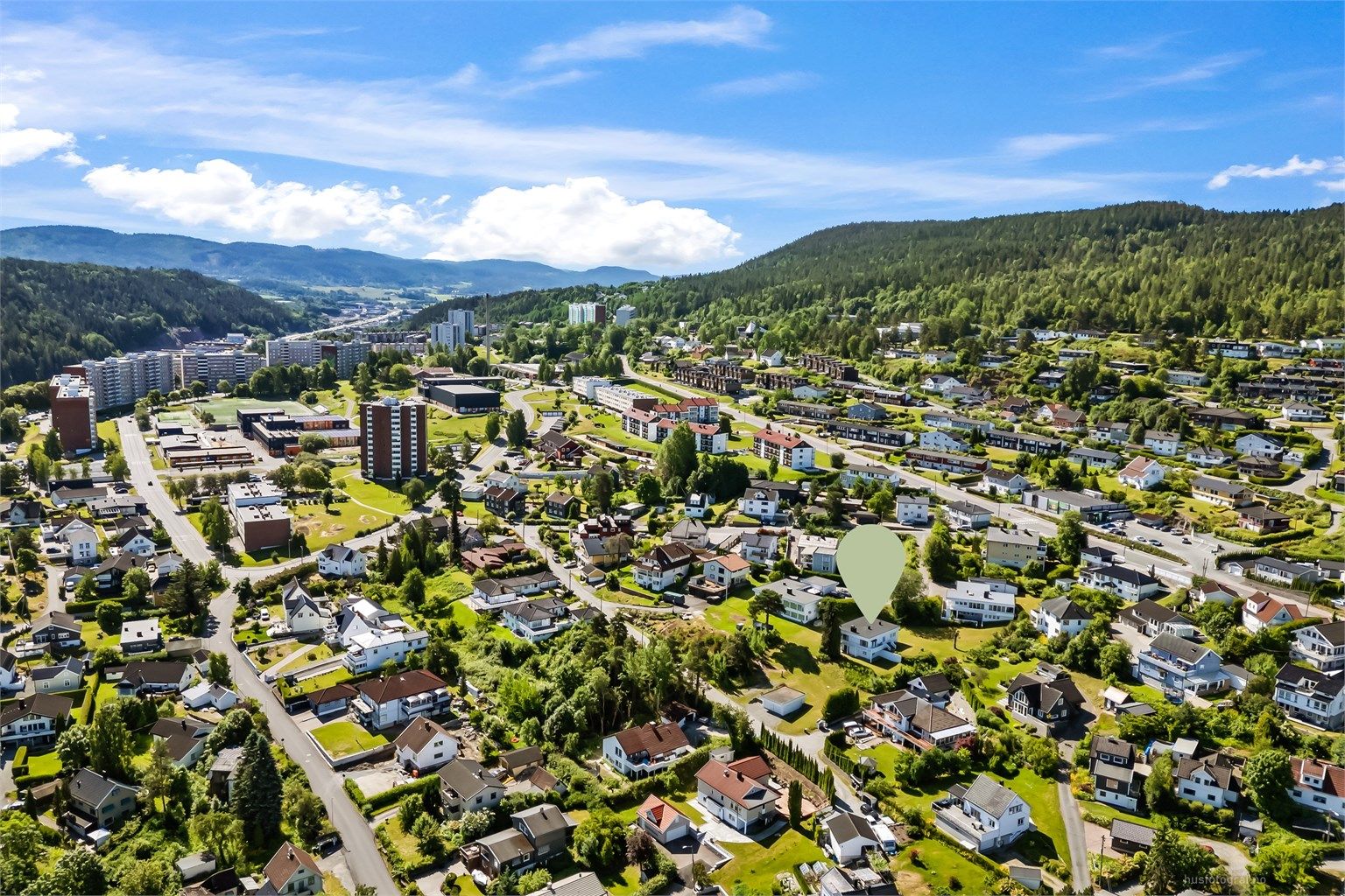 Nærhet til marka med flotte tur- og rekreasjonsmuligheter, sommer som vinter. 