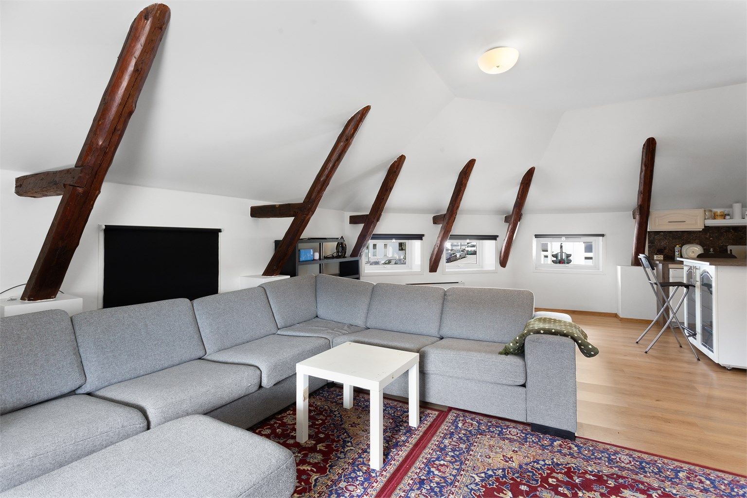 Loftetasjen ble innredet til leilighet i perioden 2010-2014