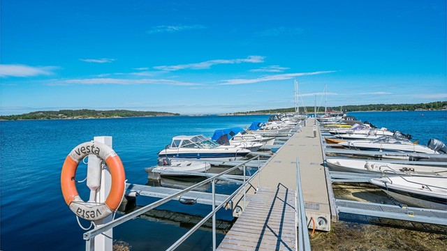Flytebryggeanlegg med båtplasser og umiddelbar nærhet til Tjømes vakre skjærgård.