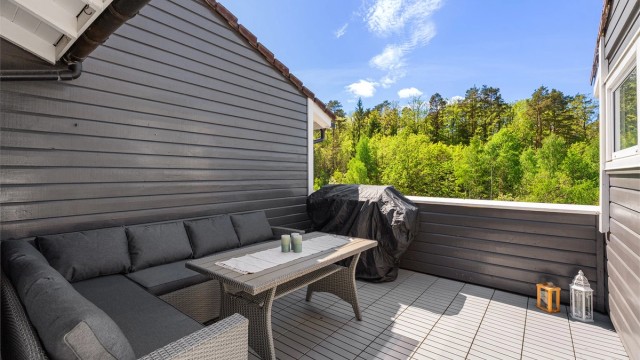 I øverste etasje finner du en lekker og skjermet takterrasse med gode møbleringsmuligheter.