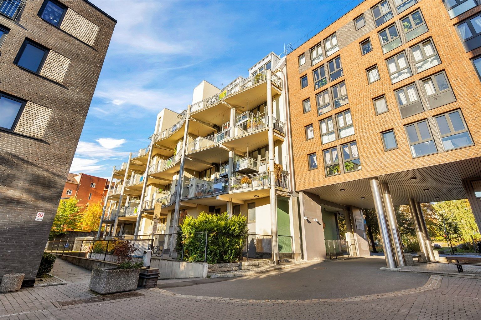 Tambourgården sto ferdig tidlig på 2000-tallet med spennende arkitektur og opparbeidede fellesarealer.