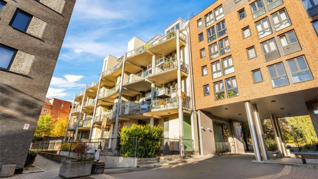Tambourgården sto ferdig tidlig på 2000-tallet med spennende arkitektur og opparbeidede fellesarealer.