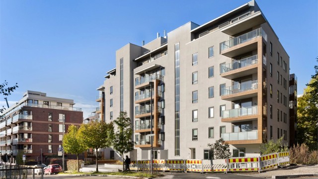 Moderne boligbygg fra 2014 med heisadkomst og en tilbaketrukket, men sentral beliggenhet i Stålverkskroken. Grønne parker, kafeer og T-banen ligger alle innen kort gangavstand. Velkommen til visning!