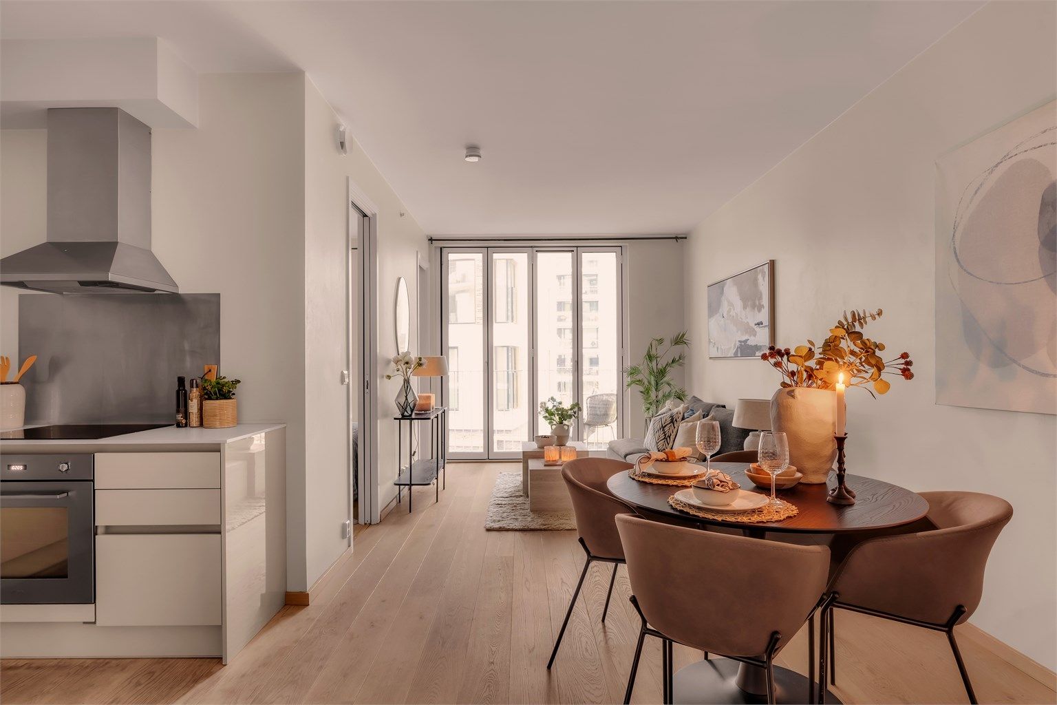 Takhøyden på ca. 2,63 meter gir en ekstra luftig og behagelig romfølelse.