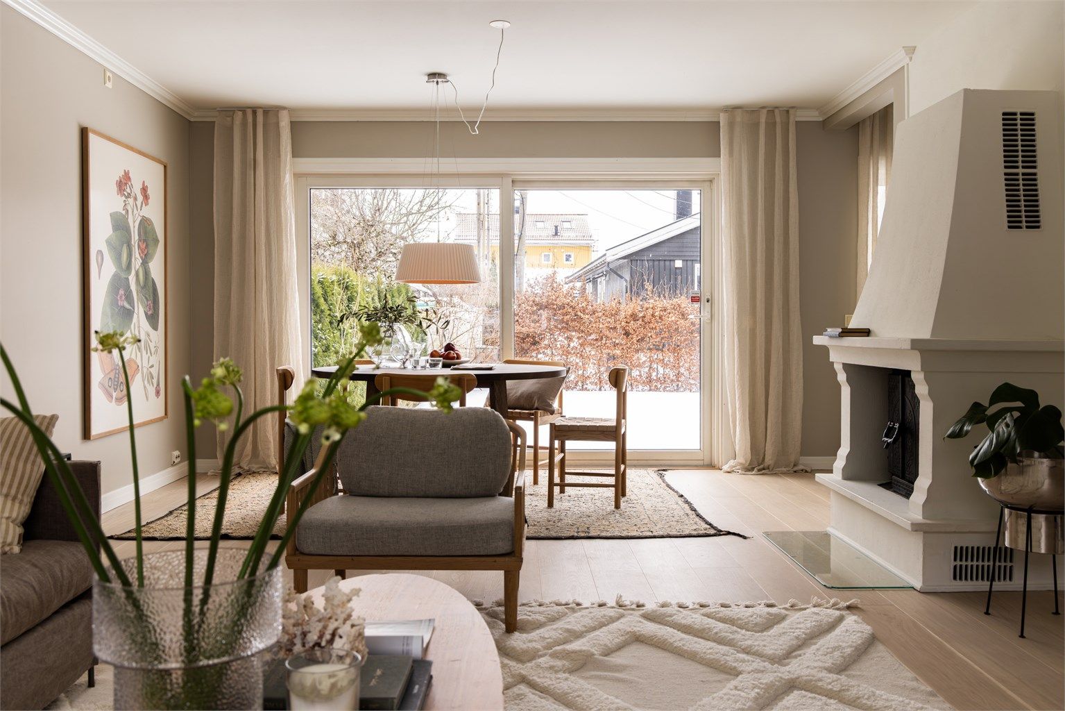 Peisen er dekorativ og gir god varme på kalde vinterdager