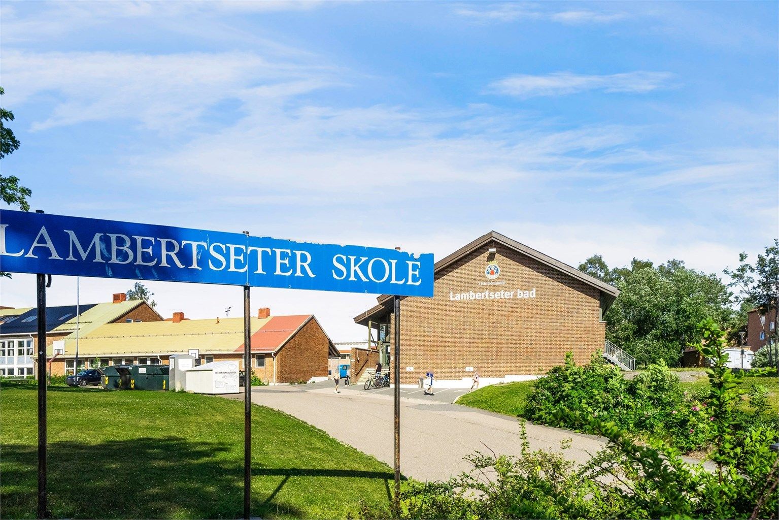Leiligheten sogner til Lambertseter skole som ligger innen få minutters gange.