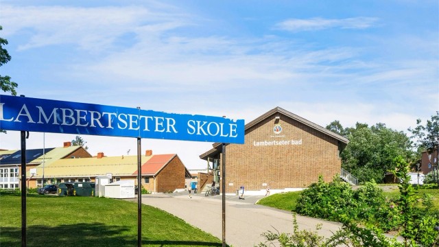 Leiligheten sogner til Lambertseter skole som ligger innen få minutters gange.