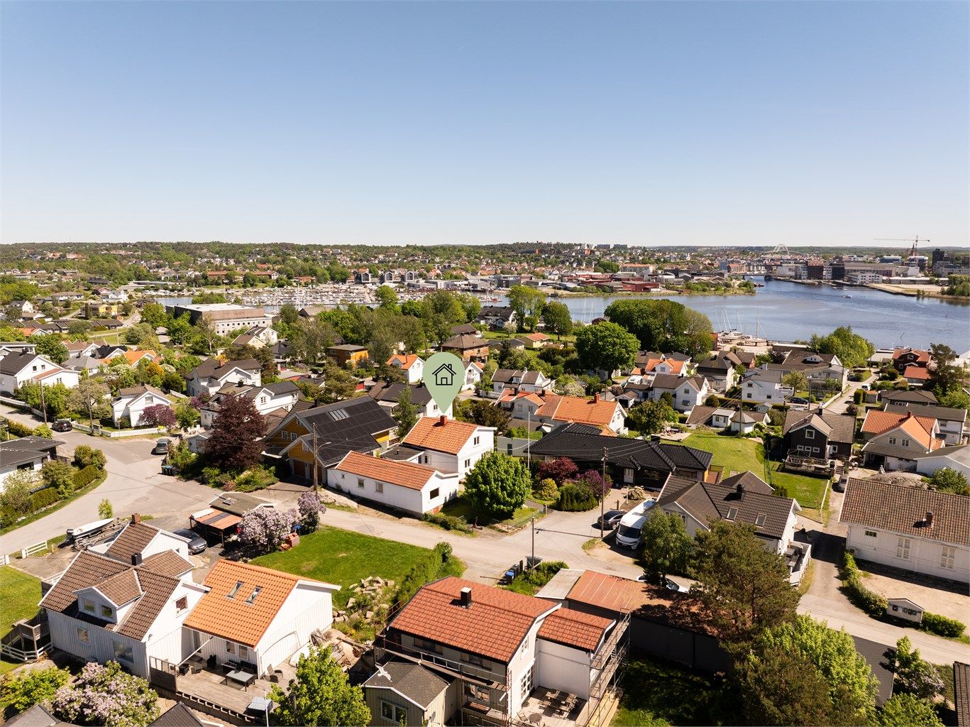 Waldemar Agers vei 12 presenteres av Amir Pedersen-Paydar i Krogsveen. 
Fotograf; Kristoffer Kristiansen.