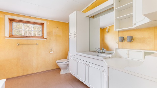 Badet er fra byggeåret og i helhet gitt TG 3, renovering bør dermed påregnes.