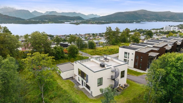 Boligen ligger i et etablert og populært boligområde på Øvre Åse.